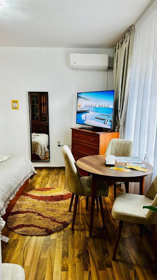Leto House Apartment Targu Jiu Exterior photo